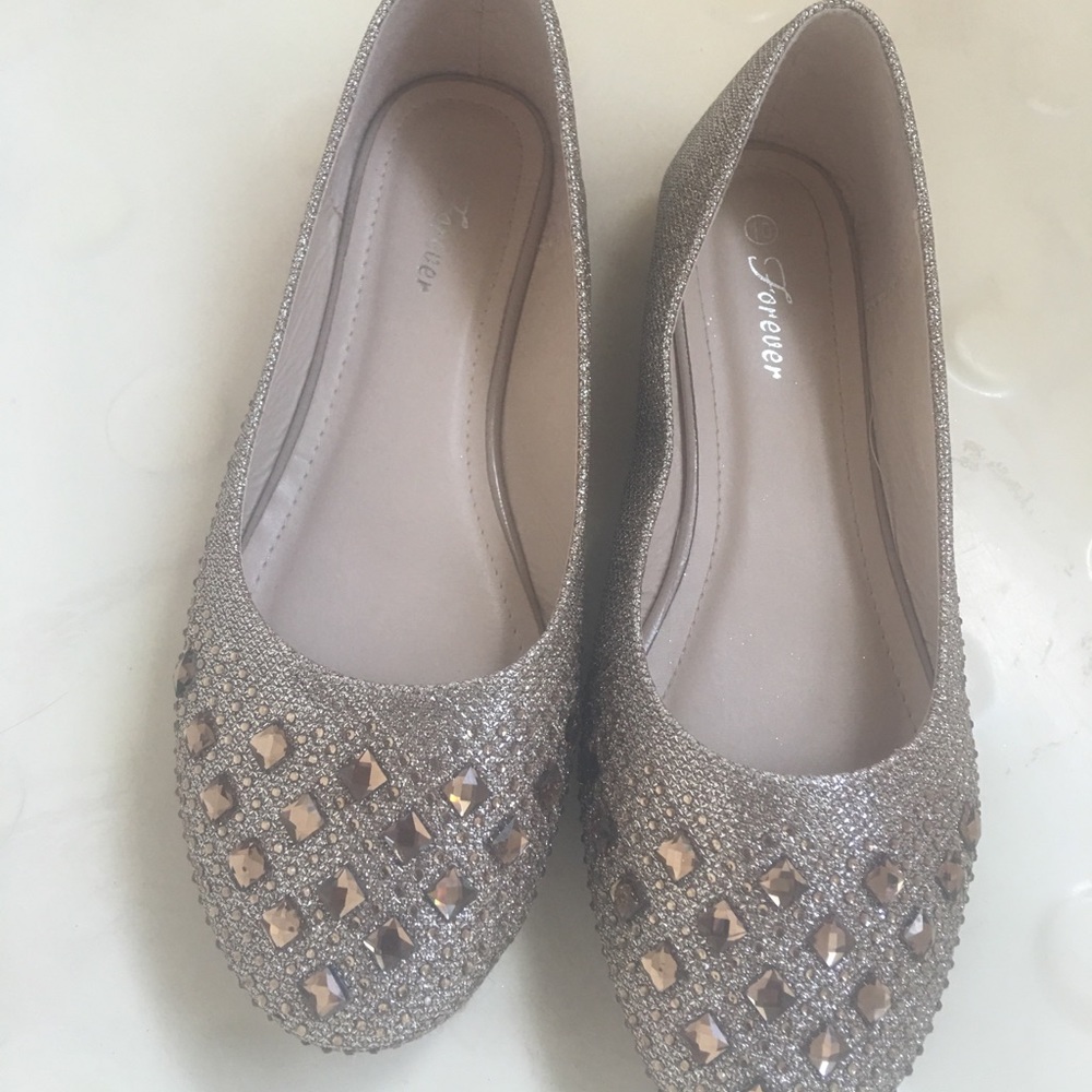 Flat gold shoes